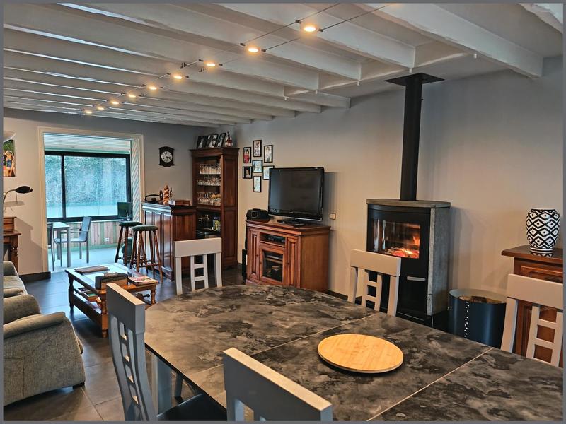 Maison - 143 m² - 9 pièces