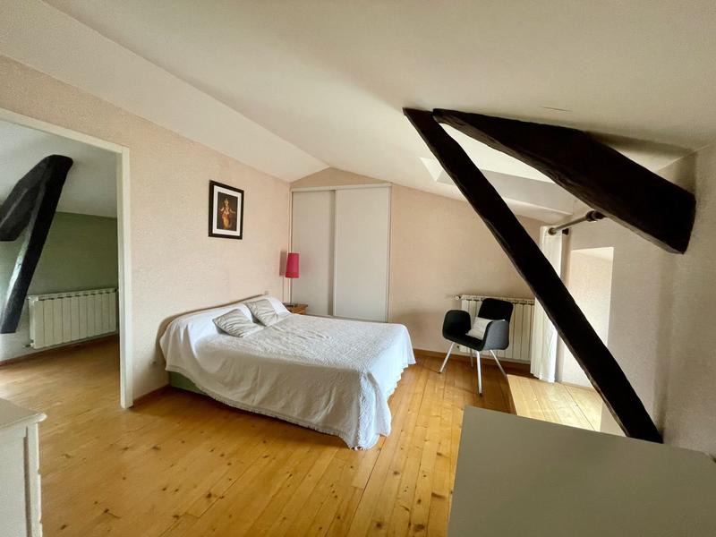 Maison - 285 m² - 9 pièces