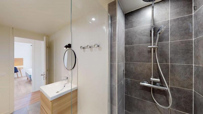 Chambre - 12 m² - 6 pièces