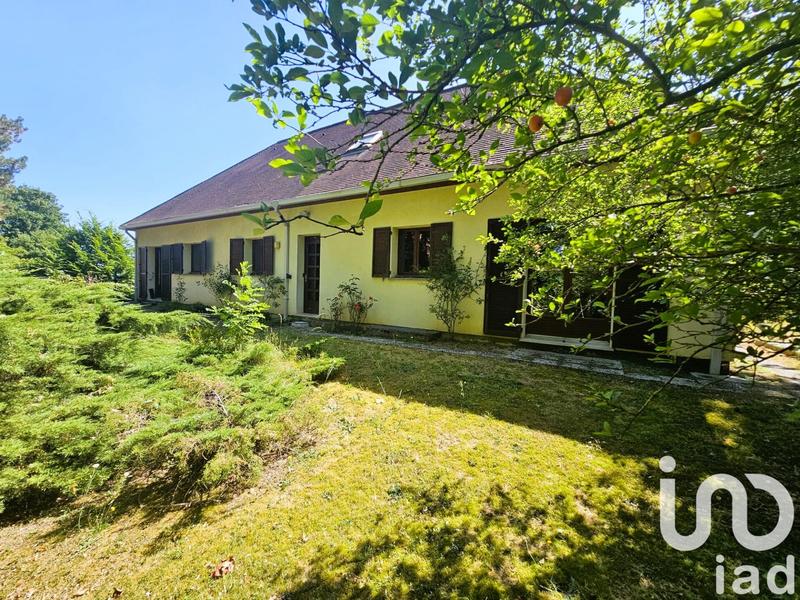 Maison - 225 m² - 8 pièces