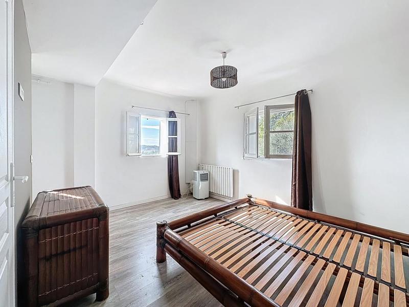 Mas - 350 m² - 6 pièces