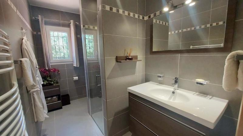 Propriété - 190 m² - 6 pièces