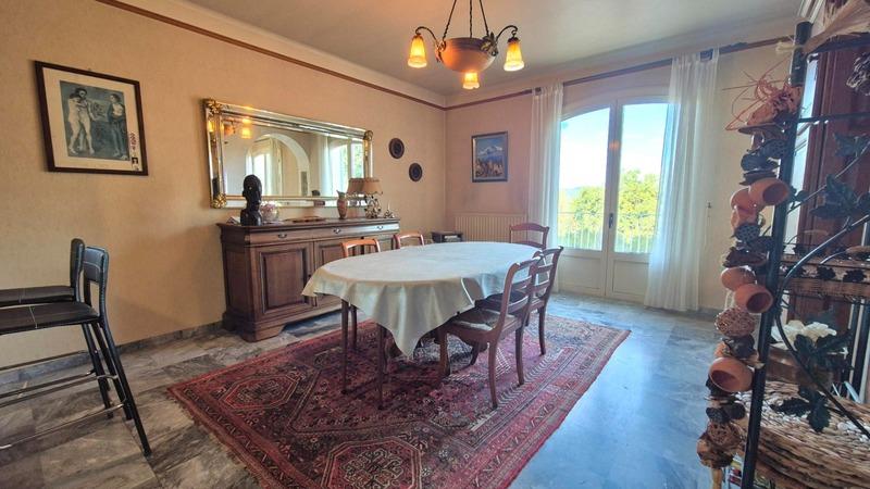 Propriété - 190 m² - 8 pièces