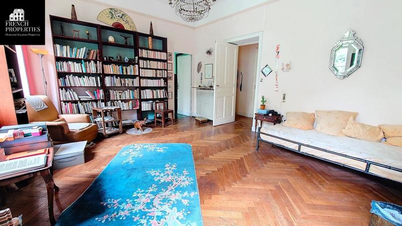 Demeure - 300 m² - 11 pièces