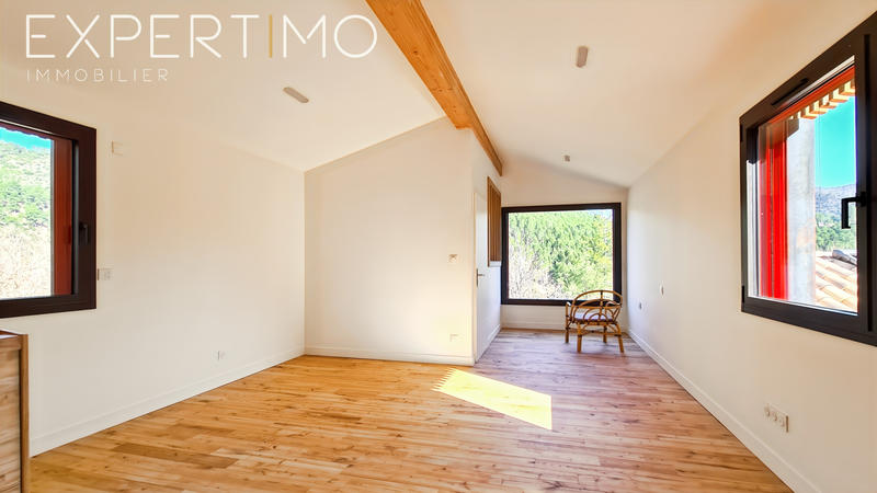 Maison - 182 m² - 7 pièces