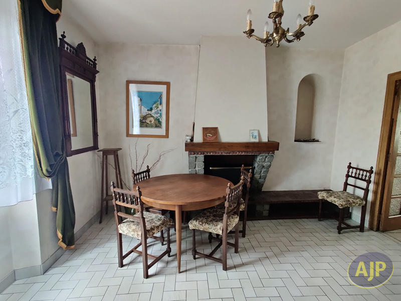 Maison - 160 m² - 8 pièces