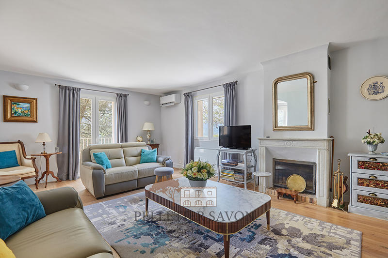 Maison - 225 m² - 7 pièces