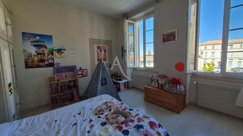 Maison - 265 m² - 9 pièces