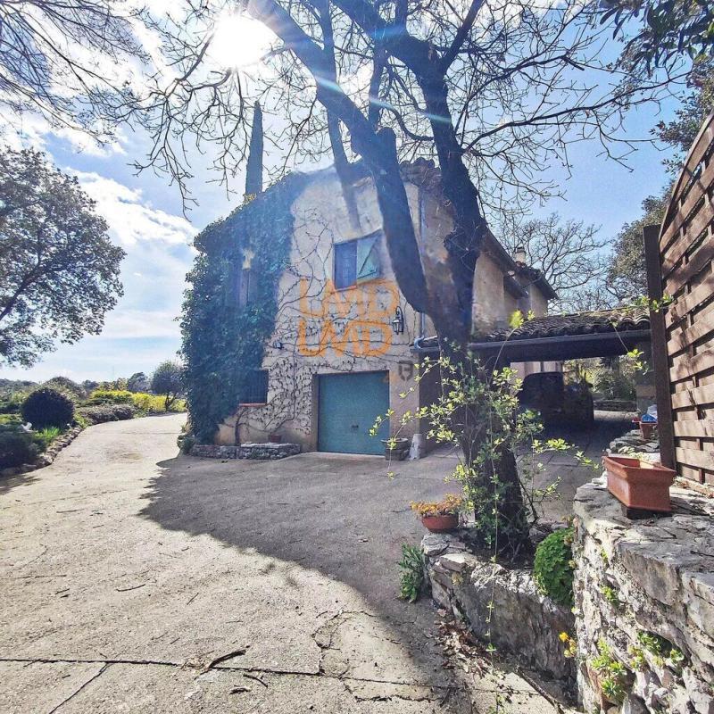 Propriété - 219 m² - 6 pièces