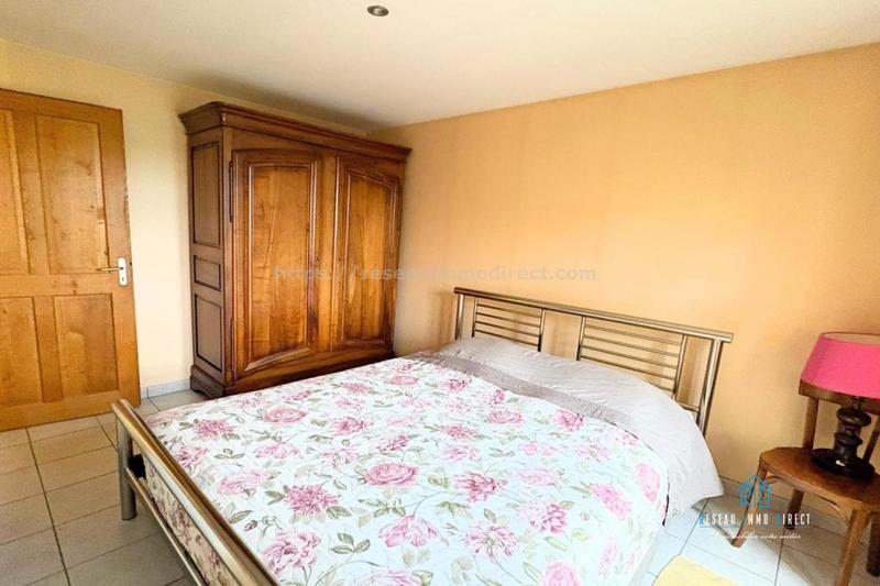 Propriété - 242 m² - 6 pièces