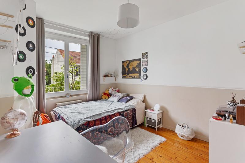 Maison - 240 m² - 10 pièces