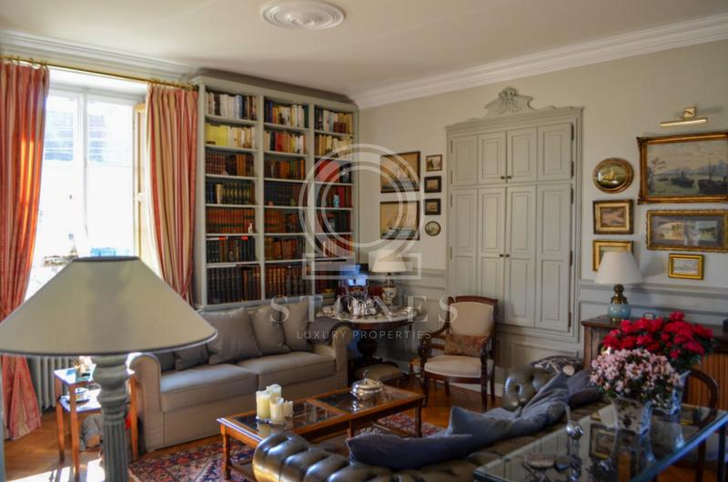 Maison - 240 m² - 12 pièces