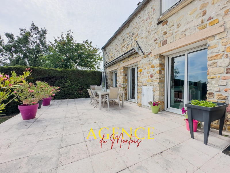 Maison - 232 m² - 7 pièces