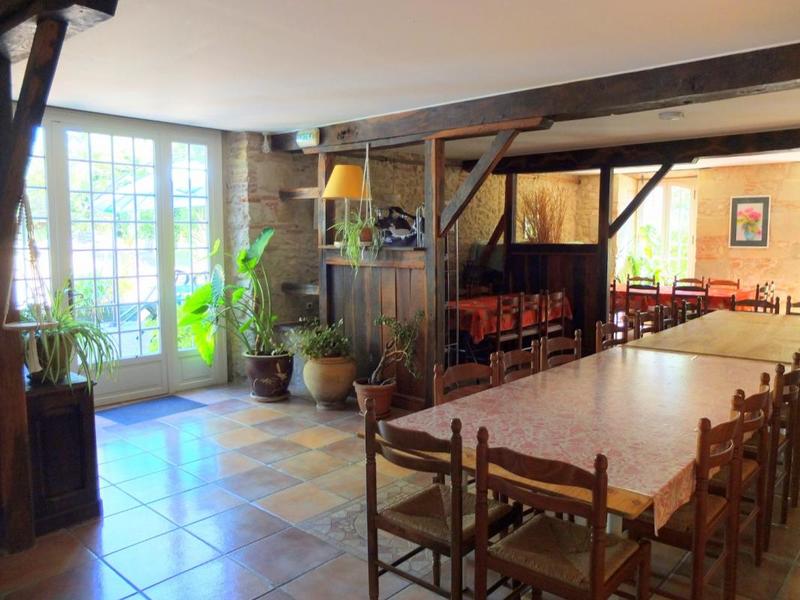 Maison - 1 122 m² - 22 pièces