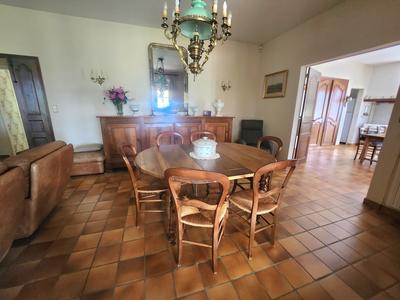 Maison - 230 m² - 10 pièces