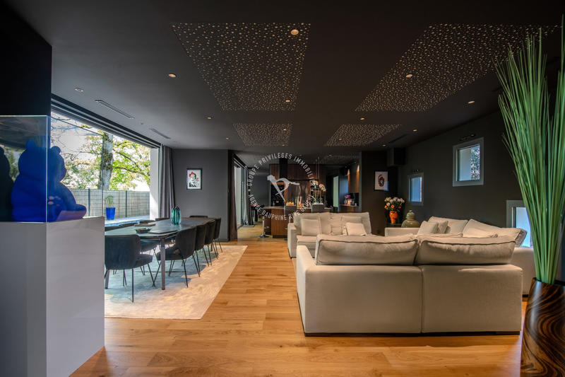 Maison contemporaine - 234 m² - 7 pièces