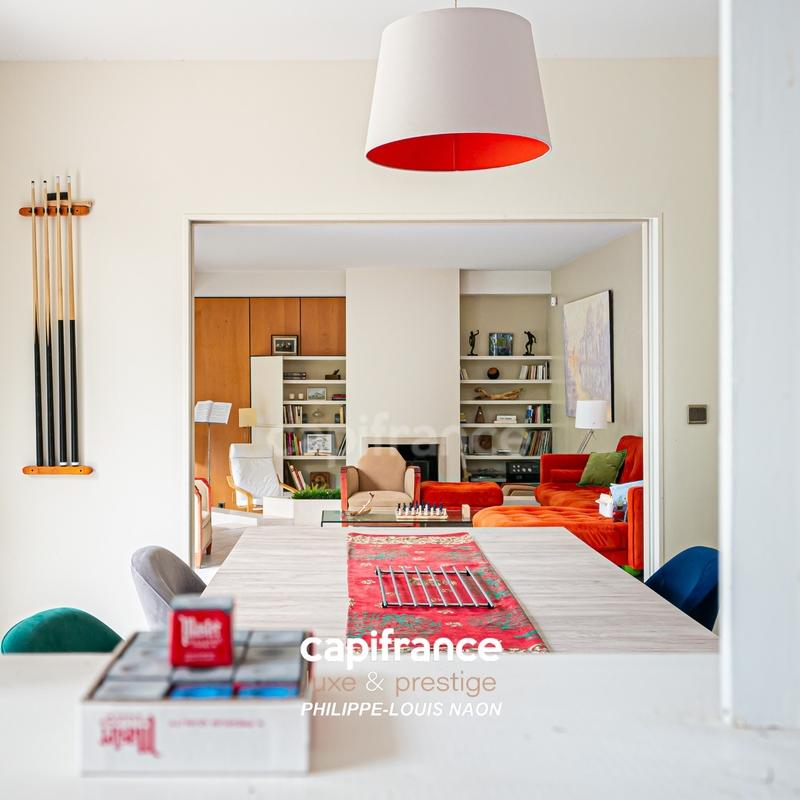 Maison - 230 m² - 10 pièces