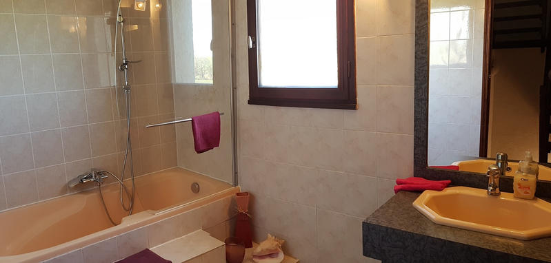 Maison - 235 m² - 10 pièces