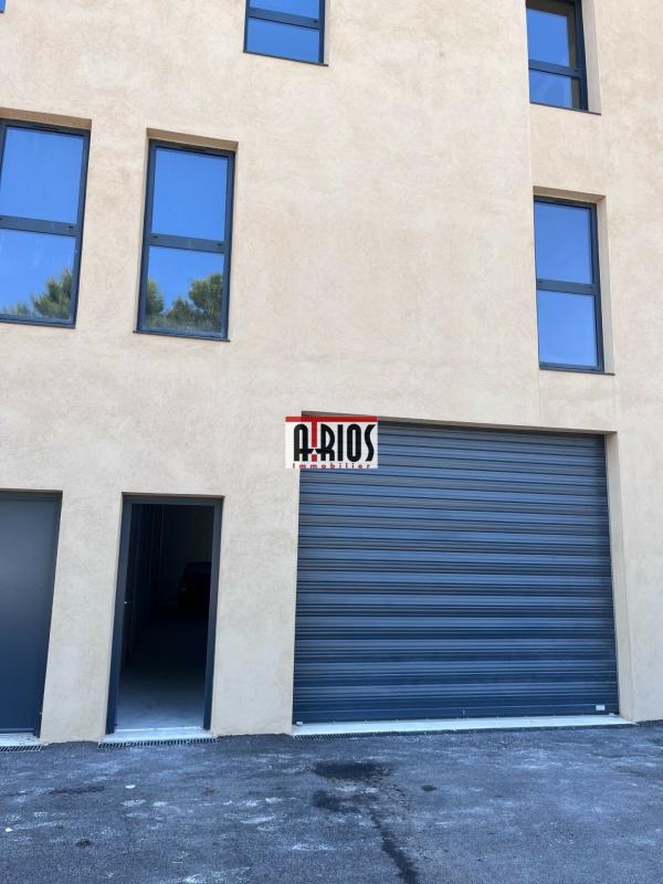 Entrepôt - 116 m² - 1 pièce