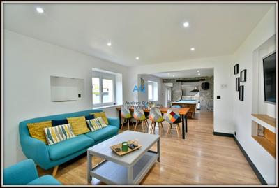 Maison - 250 m² - 8 pièces