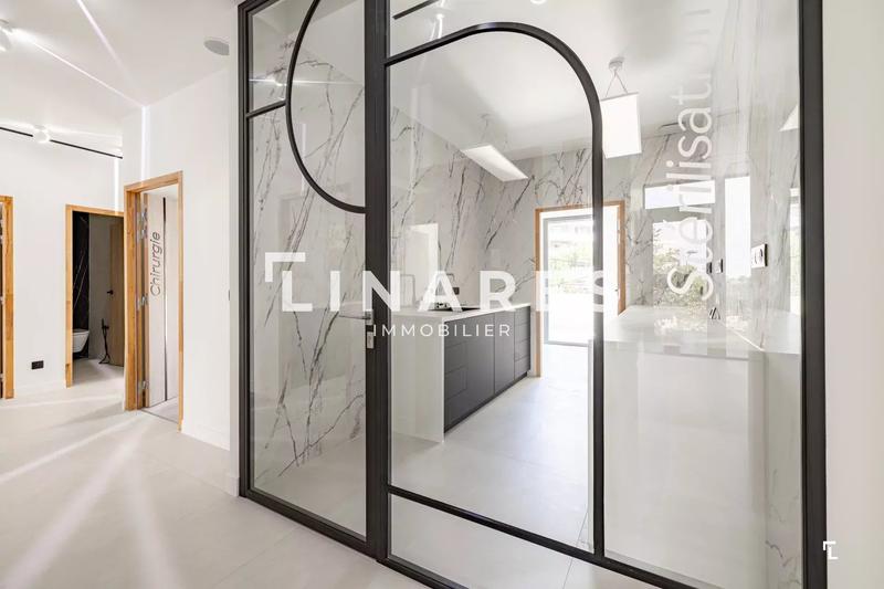 Local d'activités - 208 m² - 1 pièce