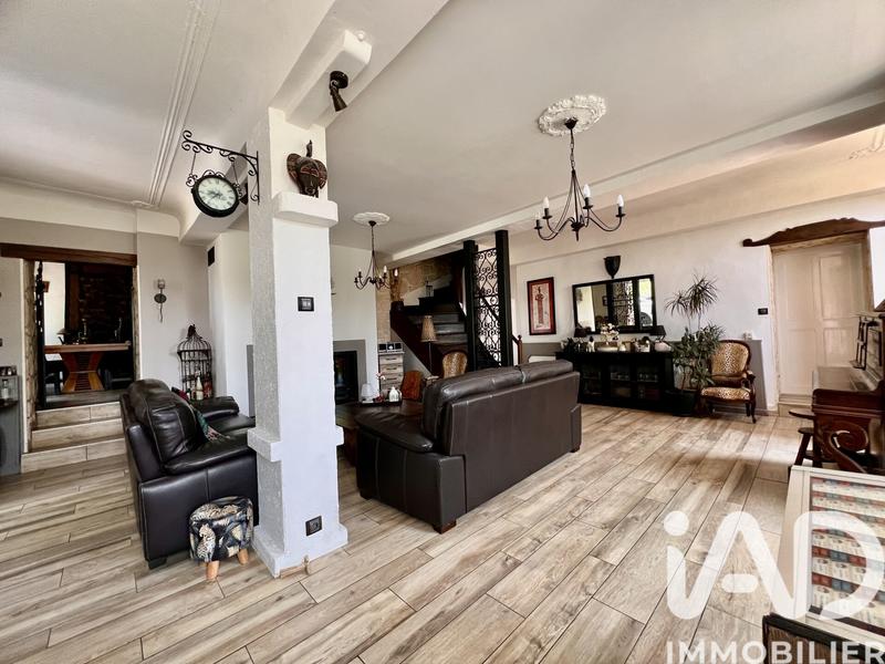 Maison - 252 m² - 12 pièces