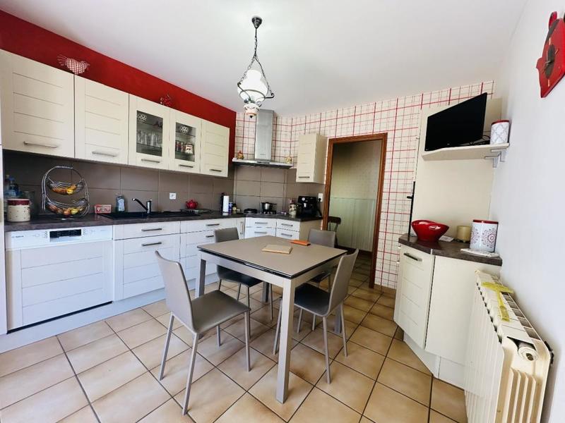 Propriété - 190 m² - 8 pièces
