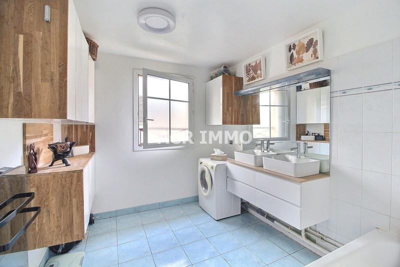 Maison - 92 m² - 5 pièces