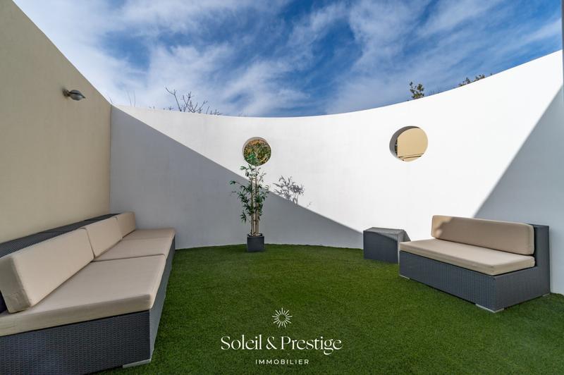 Maison - 313 m² - 8 pièces