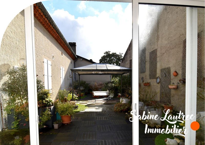 Maison - 233 m² - 7 pièces