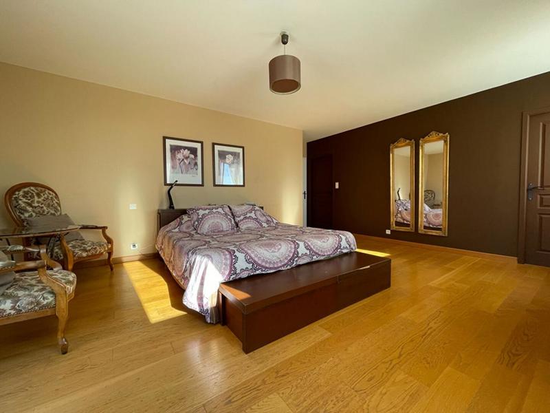 Maison - 288 m² - 10 pièces