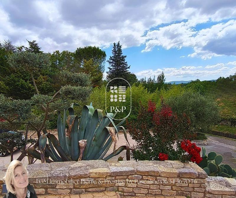 Maison - 202 m² - 6 pièces