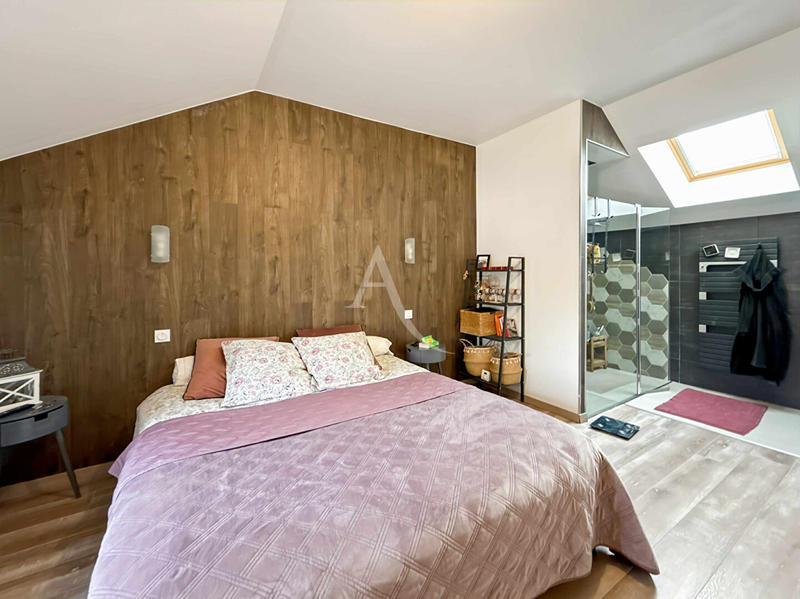 Maison - 211 m² - 8 pièces