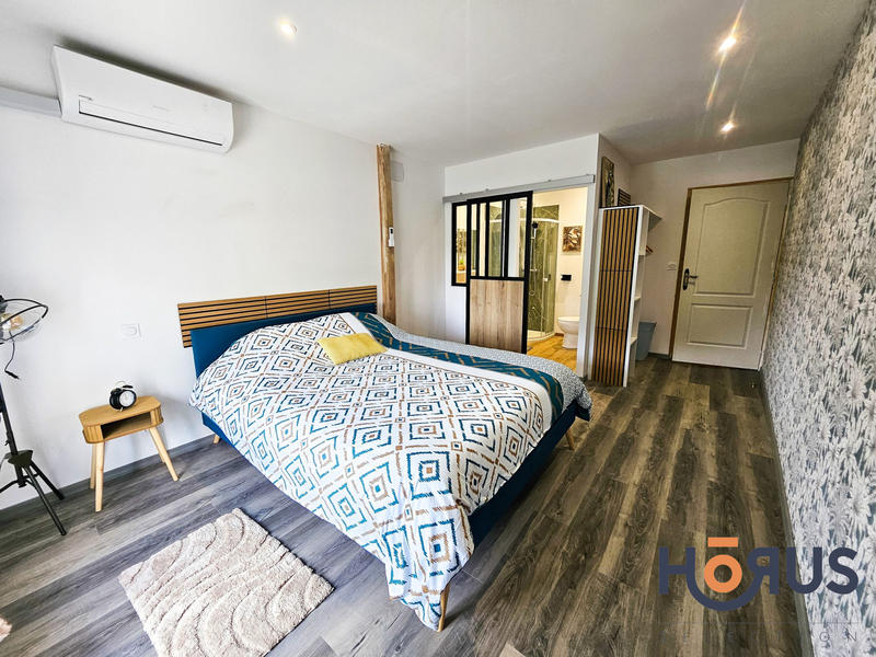 Viager - Villa - 470 m² - 9 pièces