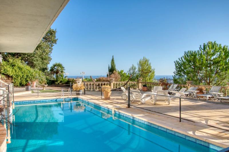 Villa - 313 m² - 9 pièces