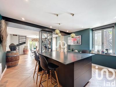 Maison - 245 m² - 8 pièces