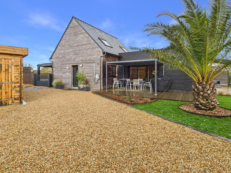 Maison - 140 m² - 5 pièces