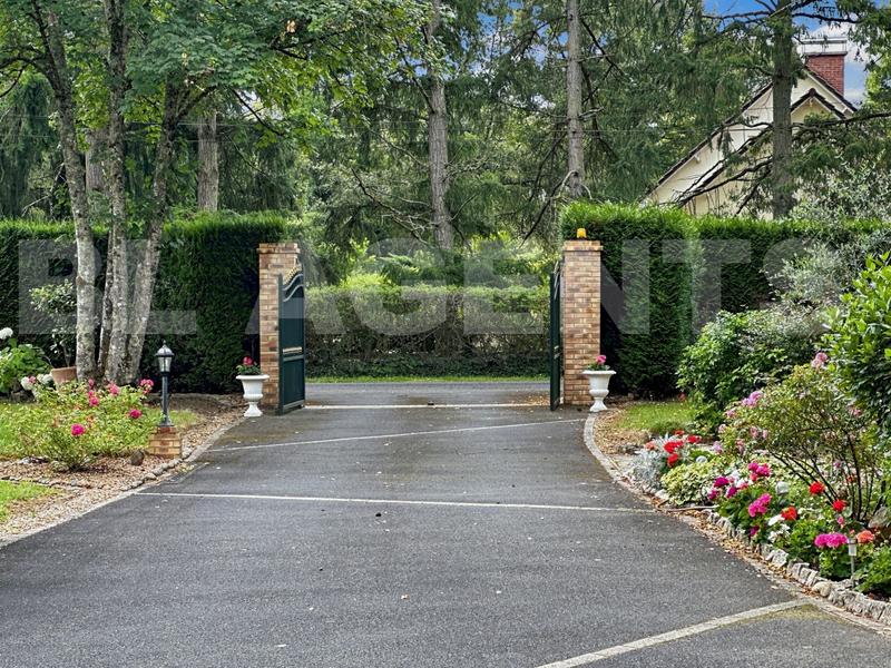 Propriété - 167 m² - 6 pièces