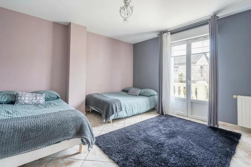 Maison - 220 m² - 11 pièces