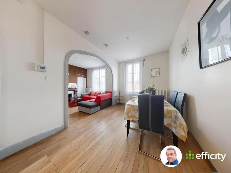 Maison - 240 m² - 12 pièces