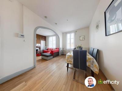 Maison - 240 m² - 12 pièces