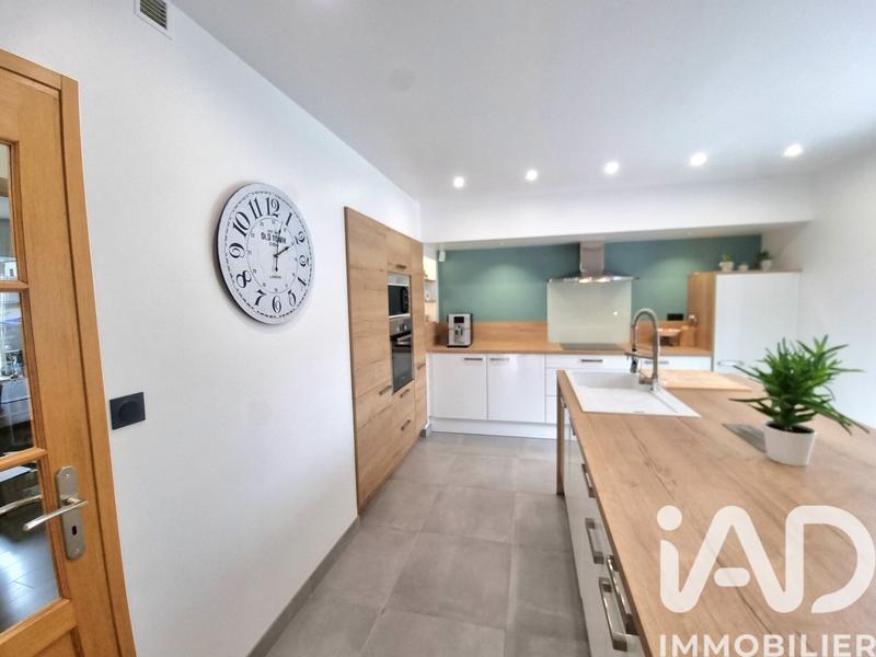 Maison - 185 m² - 9 pièces