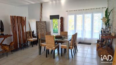 Maison - 284 m² - 9 pièces