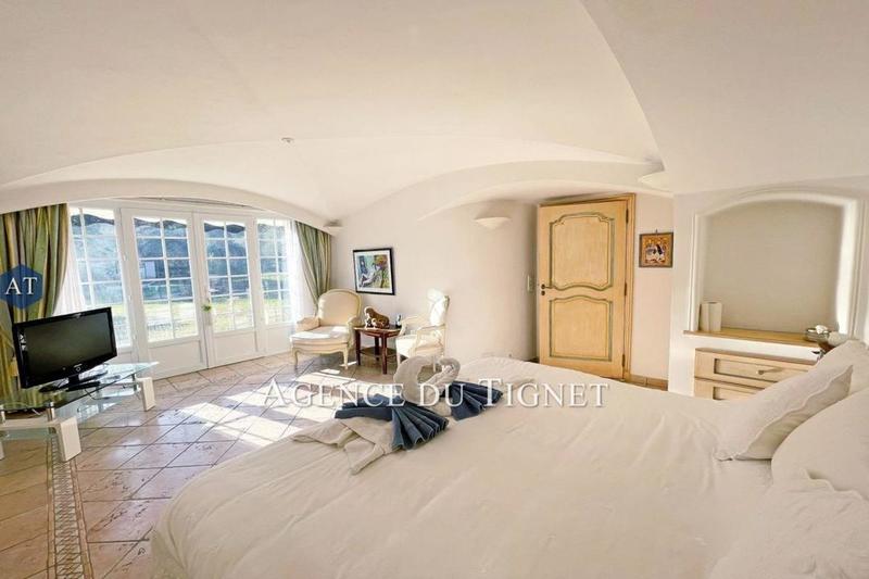 Maison traditionnelle - 251 m² - 5 pièces