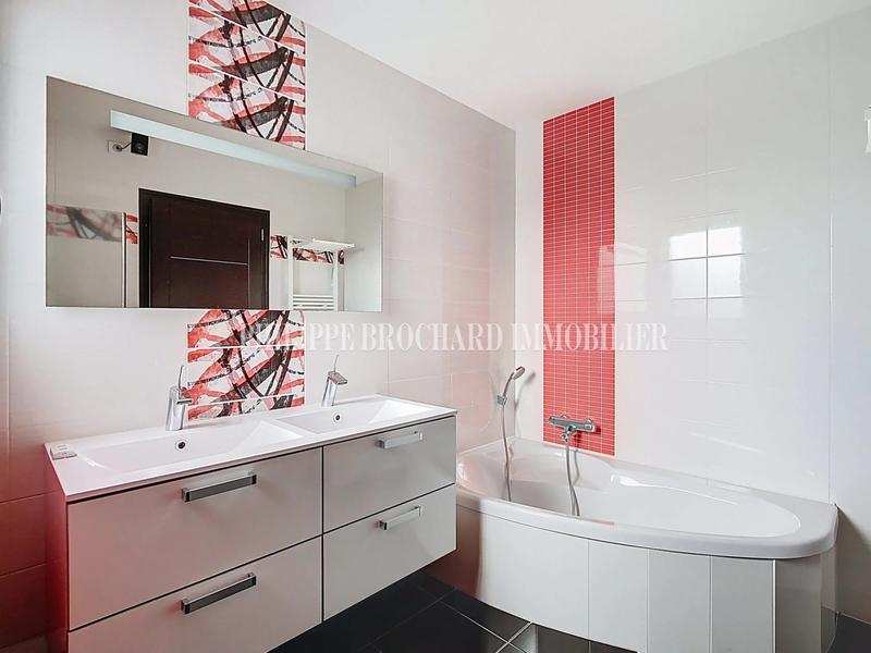 Maison - 192 m² - 10 pièces