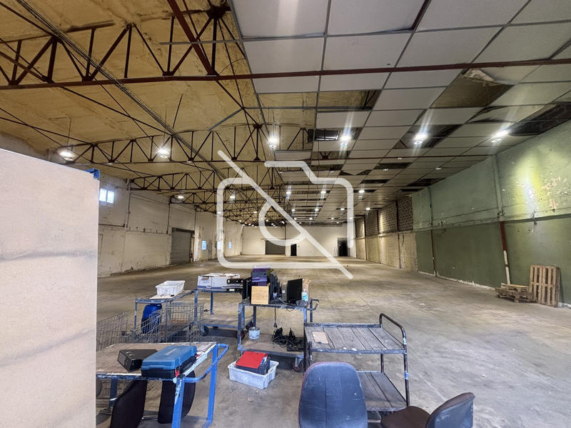 Entrepôt - 1 000 m²