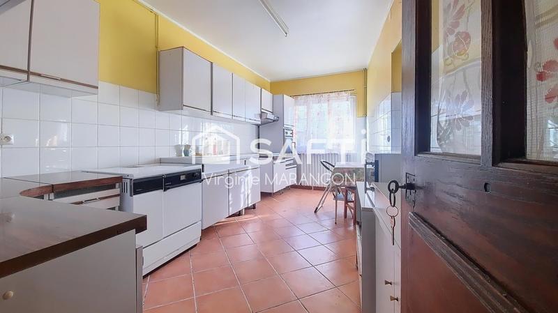 Maison - 181 m² - 12 pièces