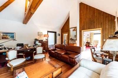 Propriété - 200 m² - 8 pièces