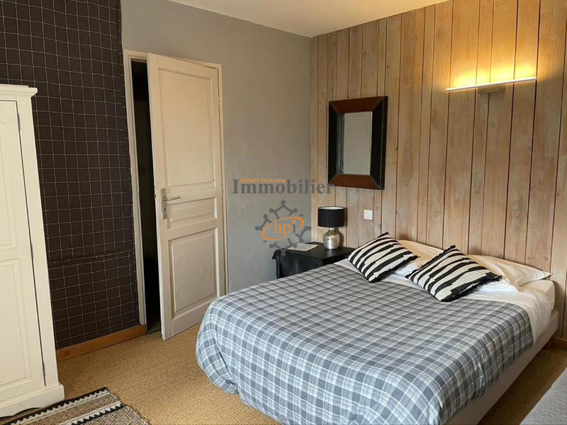 Propriété - 305 m² - 11 pièces