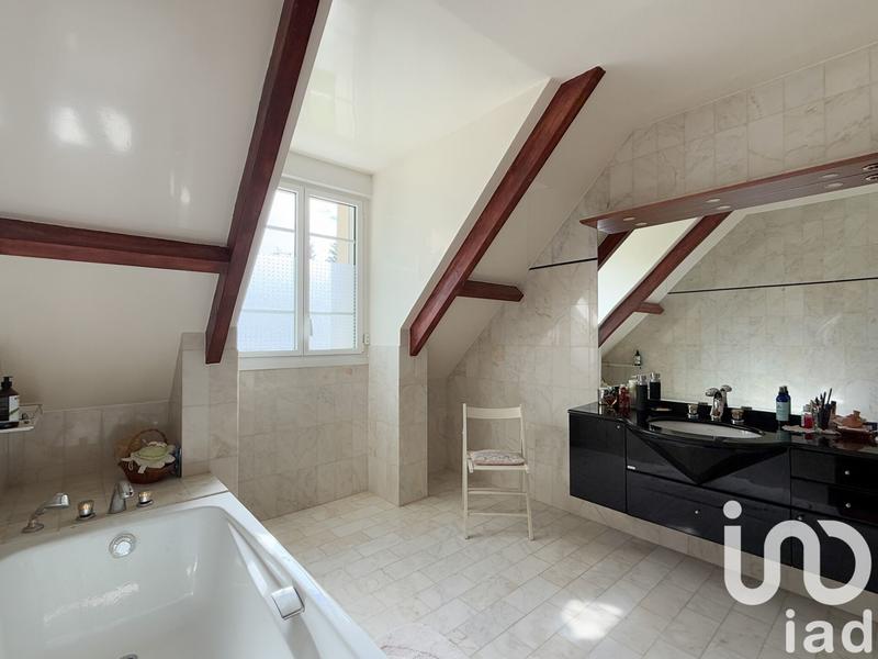 Maison - 186 m² - 7 pièces